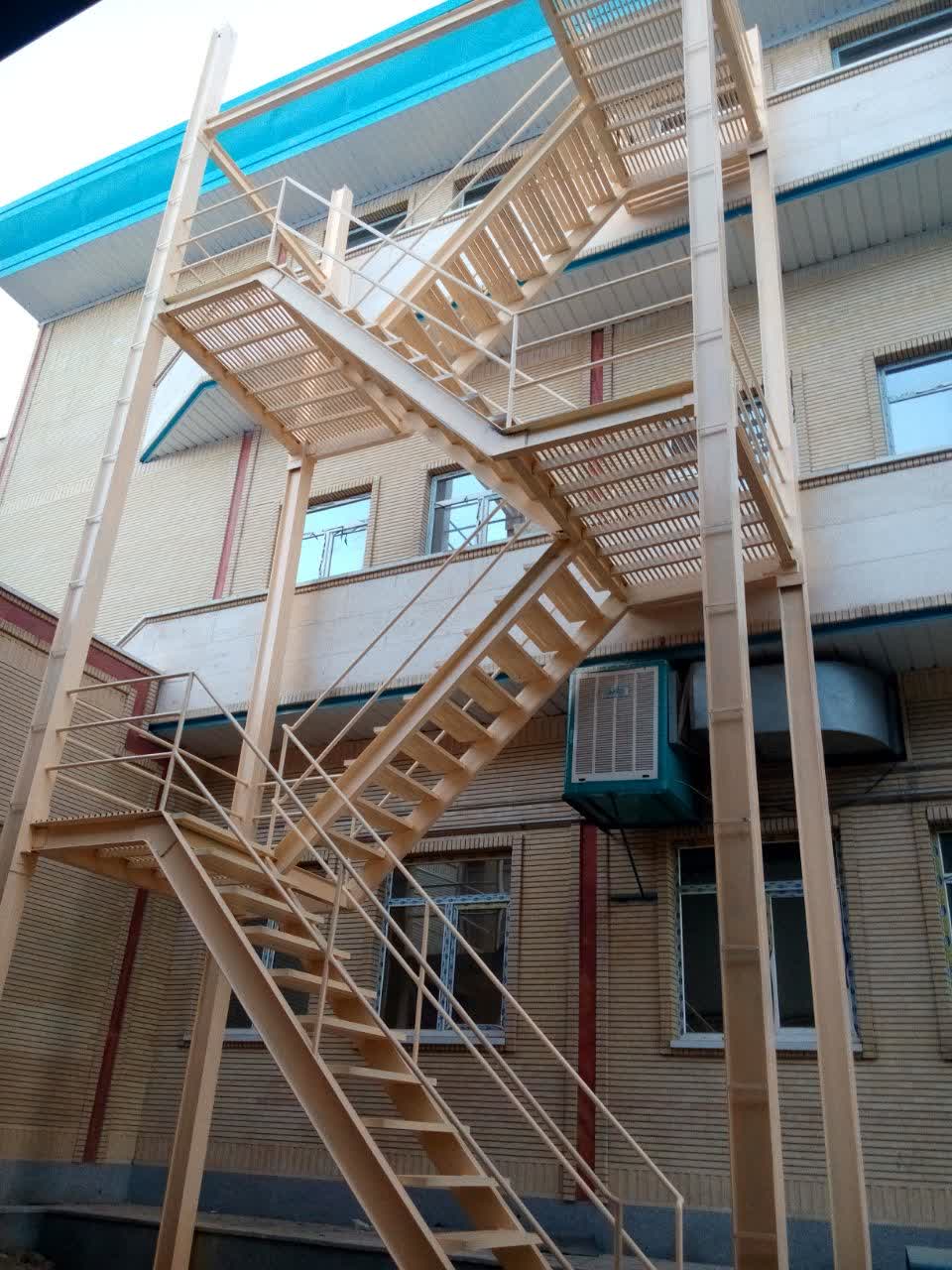 ساخت و تعمیر پله‌های اضطراری